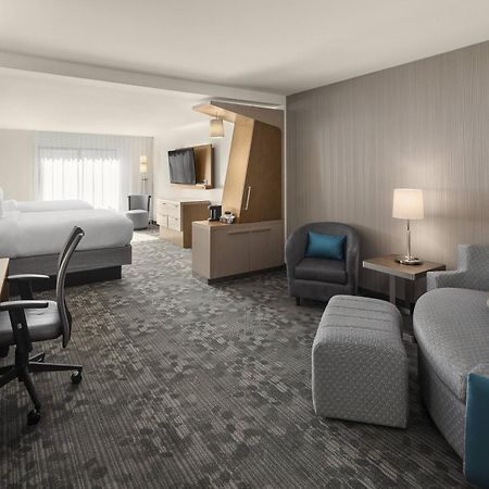 Готель Courtyard By Marriott Seattle Northgate Екстер'єр фото