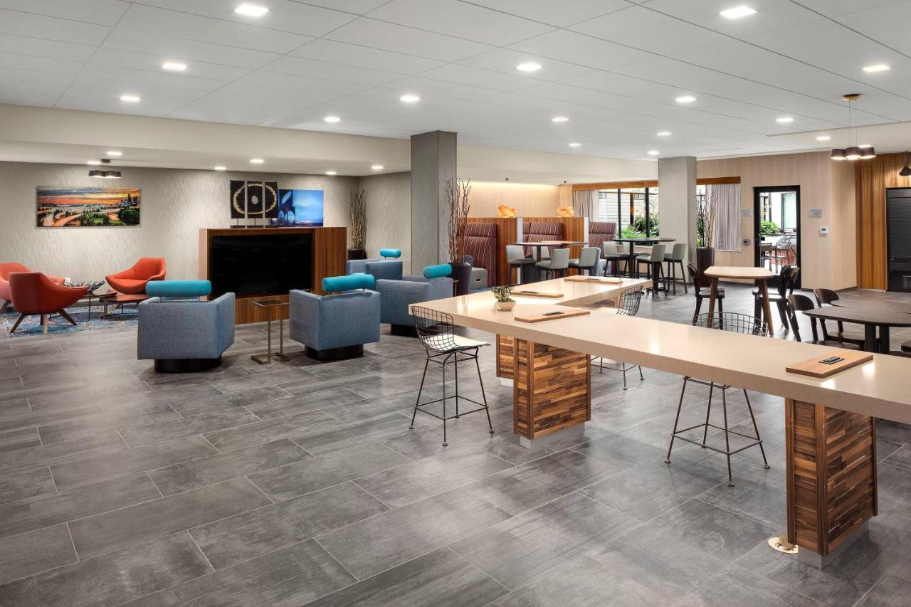 Готель Courtyard By Marriott Seattle Northgate Екстер'єр фото