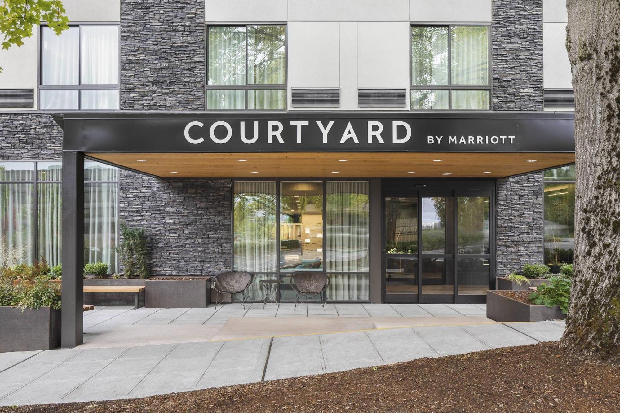 Готель Courtyard By Marriott Seattle Northgate Екстер'єр фото